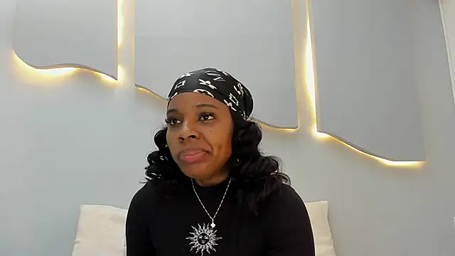 EmilyDiaaz online show from April 20, 2026, 12:30 pm