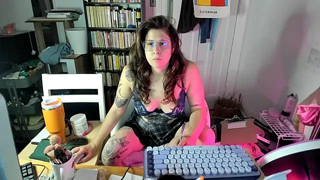 Rosiee69  online show from October 28, 2025, 9:17 pm