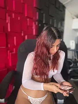 Emily-teen online show from November 21, 2025, 1:32 pm