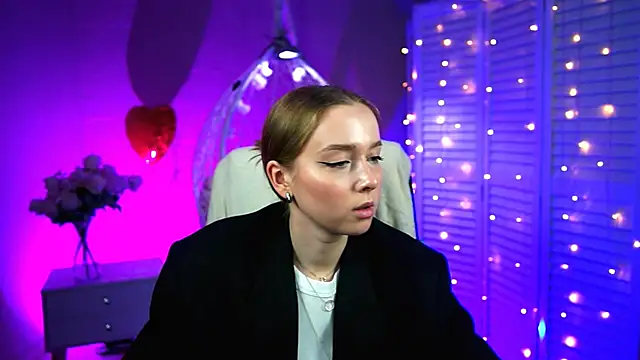 JenniferGraces online show from March 6, 2025, 2:40 pm