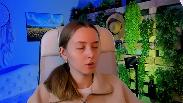 JenniferGraces online show from October 6, 2025, 9:40 am