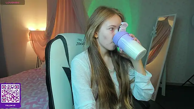 boozekirs  online show from September 22, 2025, 2:13 am