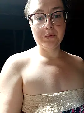 HTXBELLE online show from September 24, 2025, 1:53 am