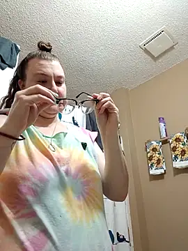 HTXBELLE online show from September 28, 2025, 5:40 pm