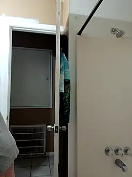 HTXBELLE online show from October 12, 2025, 8:41 pm