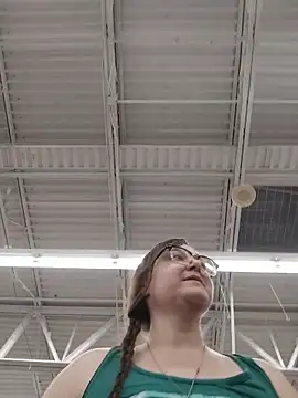 HTXBELLE online show from November 22, 2025, 4:33 am