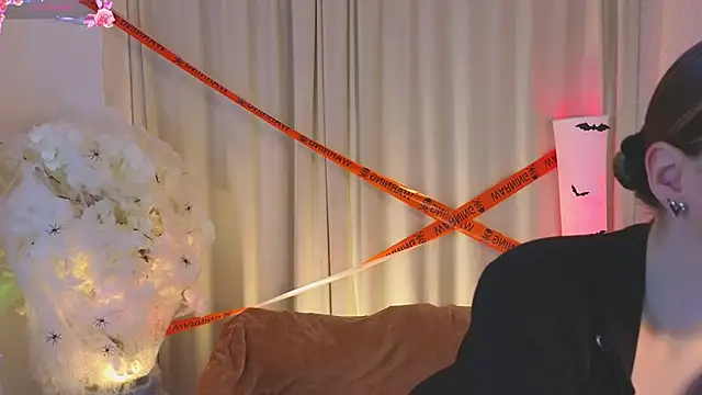 Anna Carters online show from November 1, 2025, 5:31 am