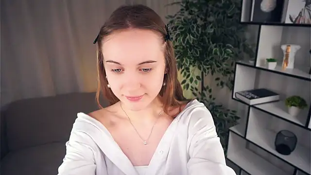 QuennaCoote online show from March 18, 2025, 12:03 pm