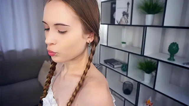 QuennaCoote online show from October 15, 2025, 6:13 am