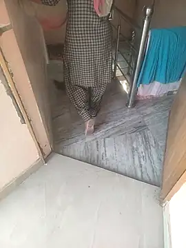 indian couple4 online show from November 23, 2025, 3:28 am