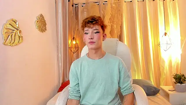 iiangel  online show from September 12, 2025, 3:06 am