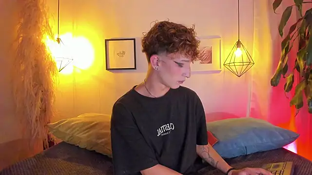 iiangel  online show from October 10, 2025, 3:38 am