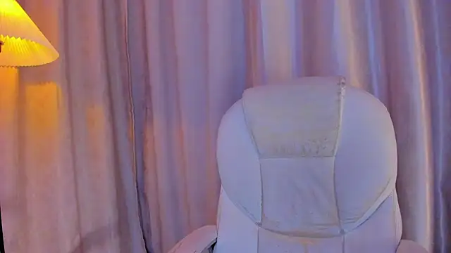 iiangel  online show from November 28, 2025, 3:31 am