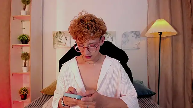 iiangel  online show from February 12, 2026, 3:56 am