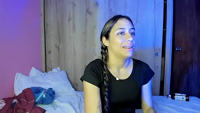 TANIA 06 online show from April 18, 2026, 7:58 pm