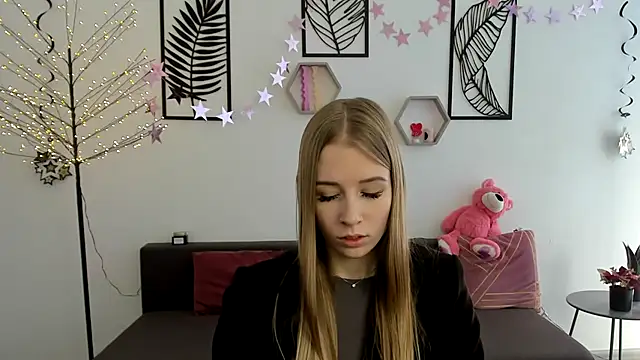 AnnNorriss online show from February 18, 2025, 8:16 am