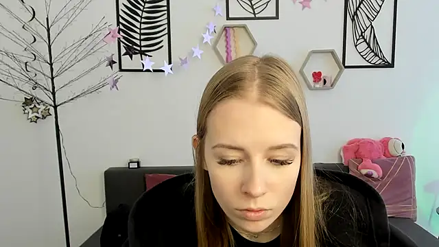 AnnNorriss online show from February 19, 2025, 9:39 am