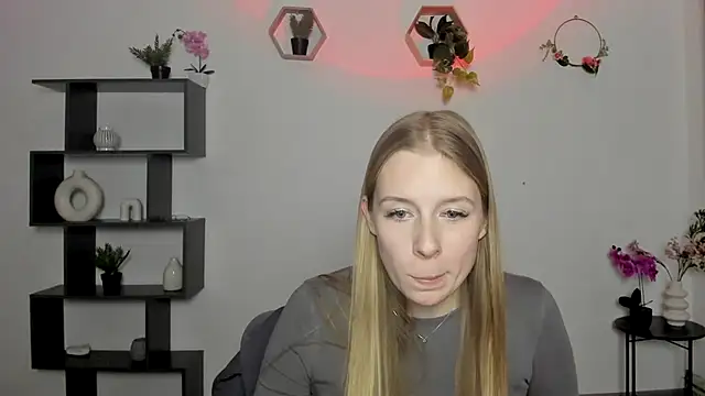 AnnNorriss online show from February 26, 2025, 7:49 pm