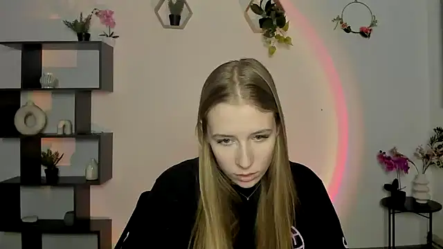 AnnNorriss online show from February 27, 2025, 5:04 pm