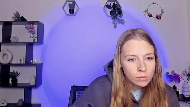 AnnNorriss online show from March 3, 2025, 5:07 pm