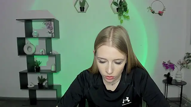 AnnNorriss online show from March 17, 2025, 4:22 pm