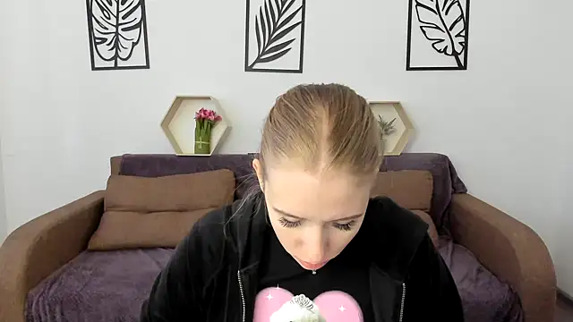 AnnNorriss online show from March 21, 2025, 8:06 am