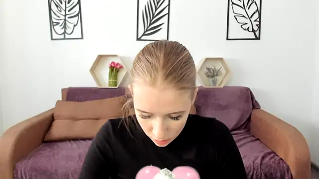 AnnNorriss online show from March 21, 2025, 2:18 pm