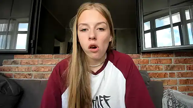 AnnNorriss online show from September 20, 2025, 9:10 am