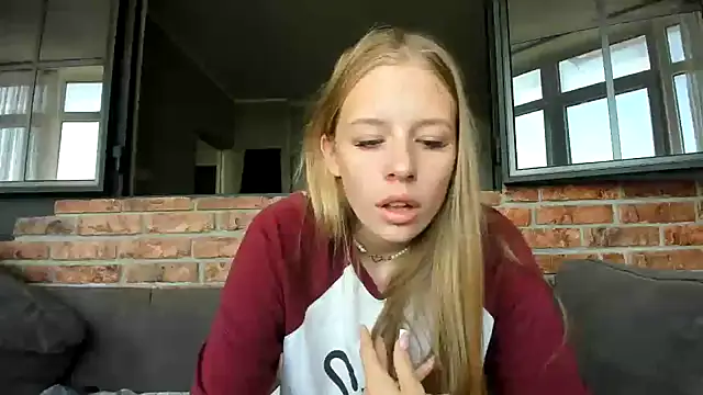 AnnNorriss online show from September 21, 2025, 6:04 am