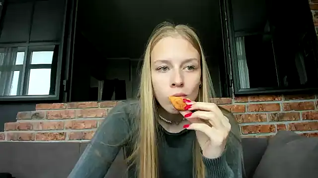 AnnNorriss online show from October 1, 2025, 10:32 am