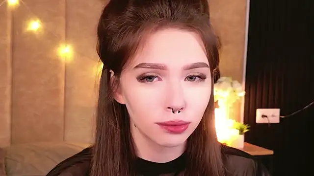 Sierra Fane online show from November 9, 2025, 6:01 am