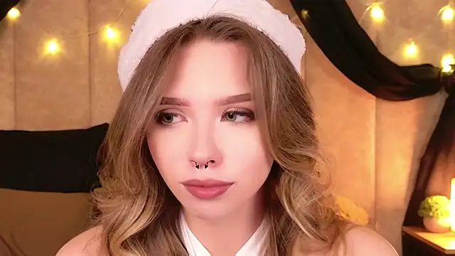 Sierra Fane online show from December 22, 2025, 10:45 am