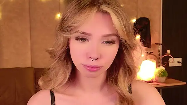 Snapshot of Sierra_Fane chatting on May 29, 2026, 6:11 am Sierra Fane online show from May 29, 2026, 6:11 am