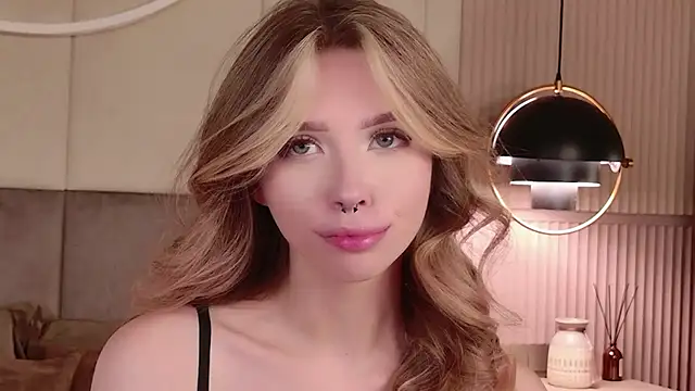 Snapshot of Sierra_Fane chatting on July 20, 2026, 10:39 am Sierra Fane online show from July 20, 2026, 10:39 am