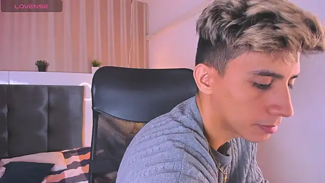 Allex Cano online show from February 25, 2025, 6:31 pm