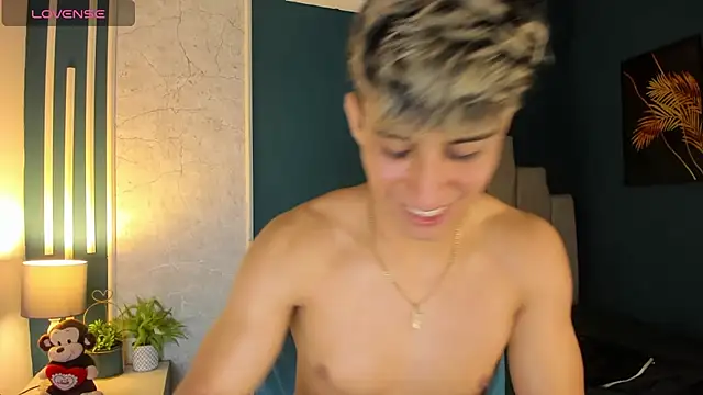 Allex Cano online show from March 8, 2025, 6:32 am