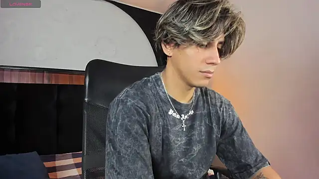 Allex Cano online show from September 12, 2025, 7:36 pm