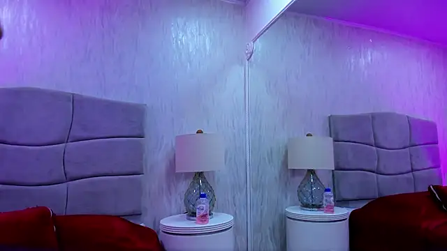 NahomyCarther online show from September 26, 2025, 3:54 am