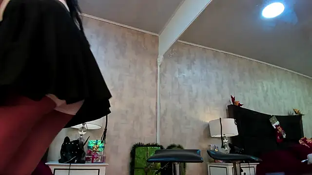 NahomyCarther online show from December 23, 2025, 6:00 am