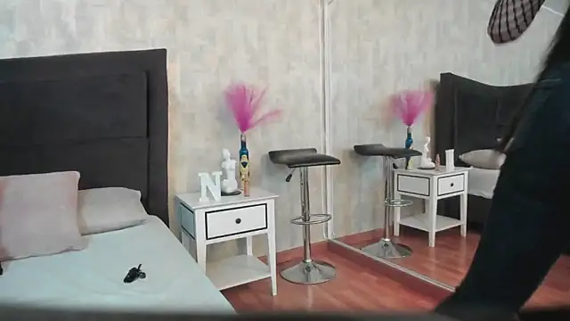 NahomyCarther online show from April 20, 2026, 11:28 pm