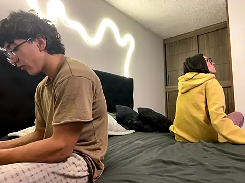 DesireLuxe online show from October 8, 2025, 7:50 am