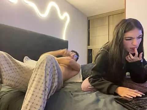 DesireLuxe online show from October 14, 2025, 7:42 am