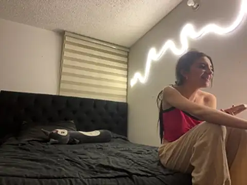 DesireLuxe online show from March 5, 2026, 7:59 am