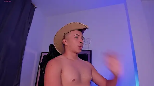 Donathoo1 online show from April 23, 2026, 2:46 am