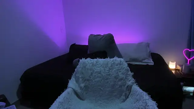  lucianapalmer online show from November 23, 2025, 3:12 pm