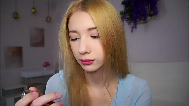 Snapshot of SunnivaCovil chatting on December 17, 2025, 2:34 pm SunnivaCovil online show from December 17, 2025, 2:34 pm