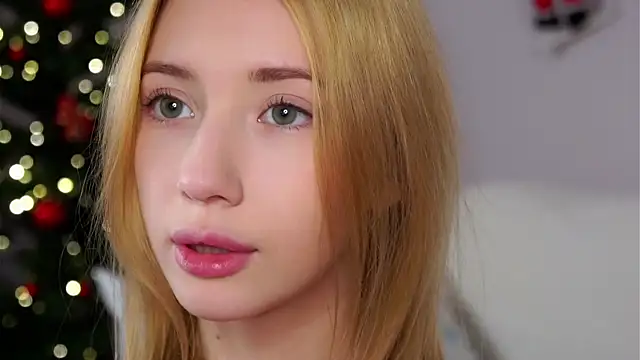 Snapshot of SunnivaCovil chatting on January 5, 2026, 5:27 pm SunnivaCovil online show from January 5, 2026, 5:27 pm