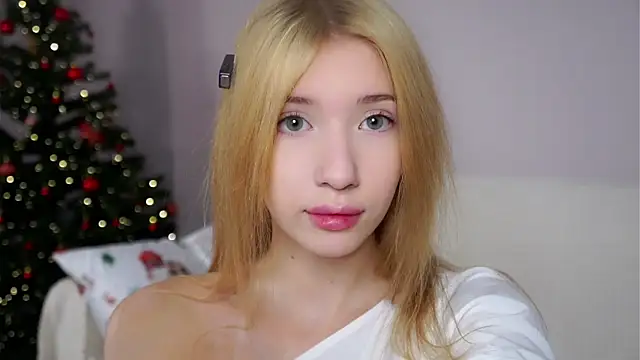 Snapshot of SunnivaCovil chatting on January 10, 2026, 2:41 pm SunnivaCovil online show from January 10, 2026, 2:41 pm