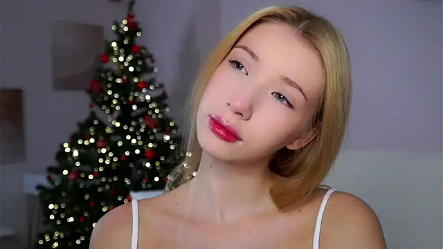 Snapshot of SunnivaCovil chatting on January 12, 2026, 3:39 pm SunnivaCovil online show from January 12, 2026, 3:39 pm