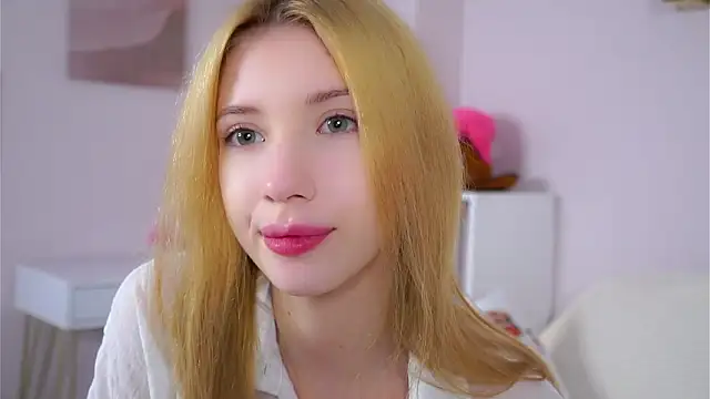 Snapshot of SunnivaCovil chatting on February 3, 2026, 2:33 pm SunnivaCovil online show from February 3, 2026, 2:33 pm